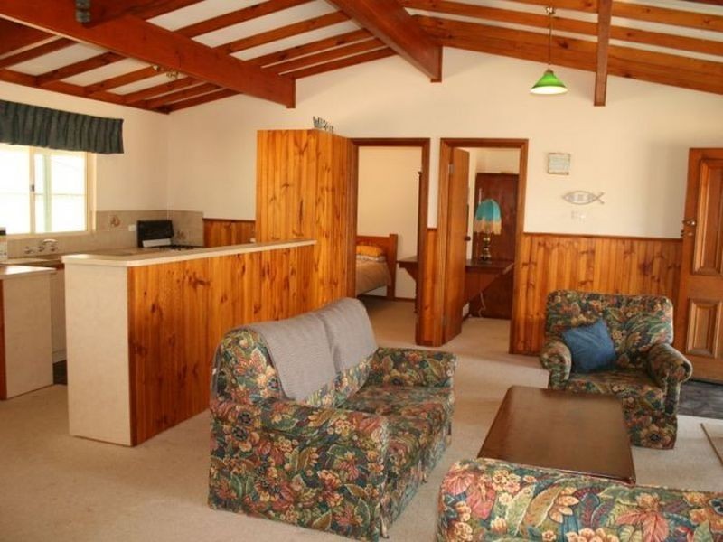 20 Esplanade, Pine Point SA 5571