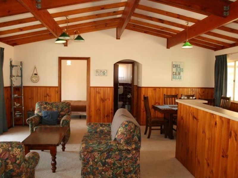 20 Esplanade, Pine Point SA 5571