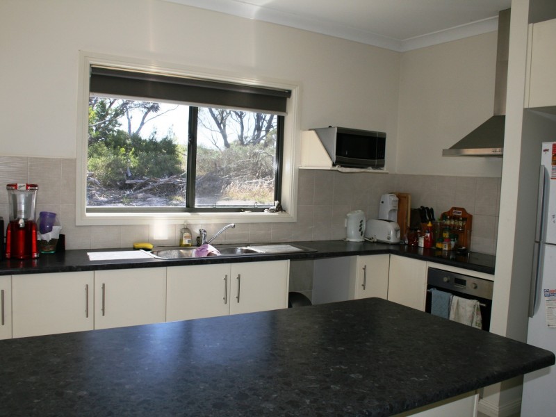 8 John Robb Crt, Port Vincent SA 5581