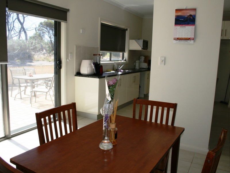 8 John Robb Crt, Port Vincent SA 5581