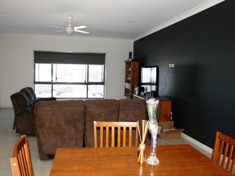 8 John Robb Crt, Port Vincent SA 5581