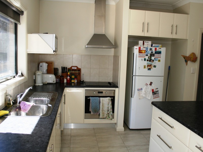 8 John Robb Court, Port Vincent SA 5581