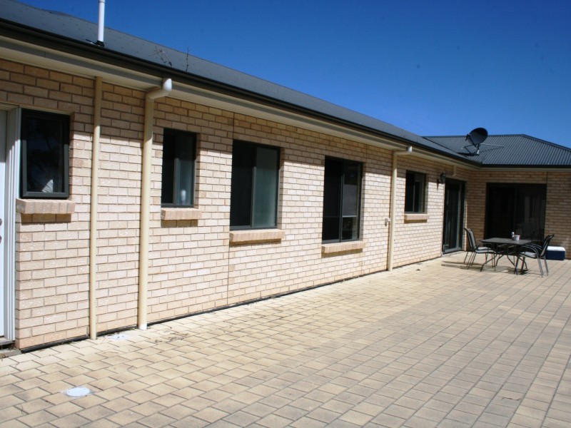 8 John Robb Court, Port Vincent SA 5581