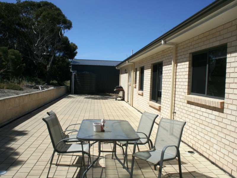 8 John Robb Court, Port Vincent SA 5581