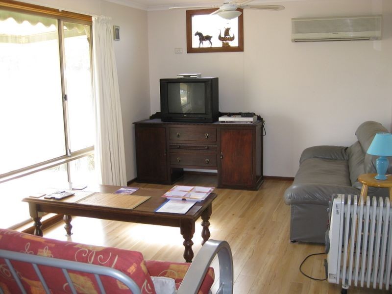 6 Young Ave, Port Vincent SA 5581