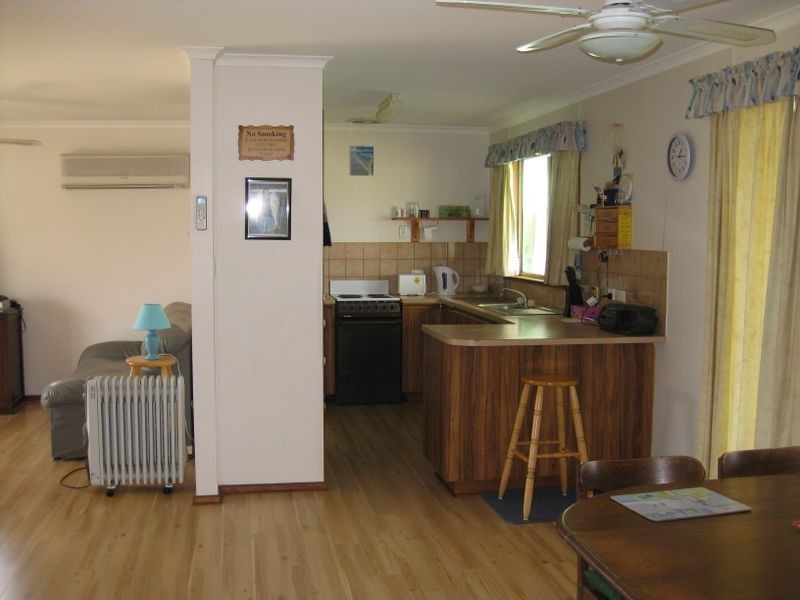 6 Young Ave, Port Vincent SA 5581