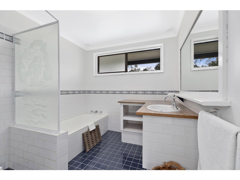 13 Gregory Street, Berkeley Vale NSW 2261