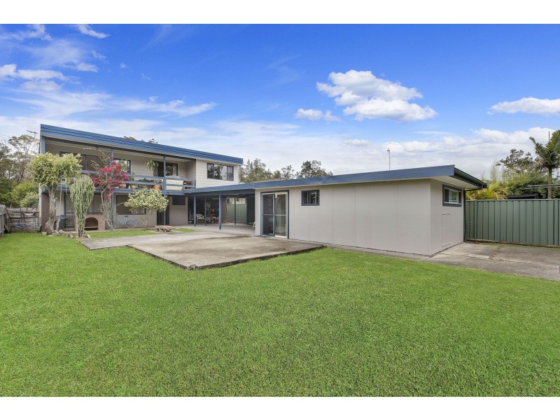13 Gregory Street, Berkeley Vale NSW 2261