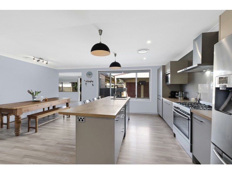 15 Kerry Crescent, Berkeley Vale NSW 2261