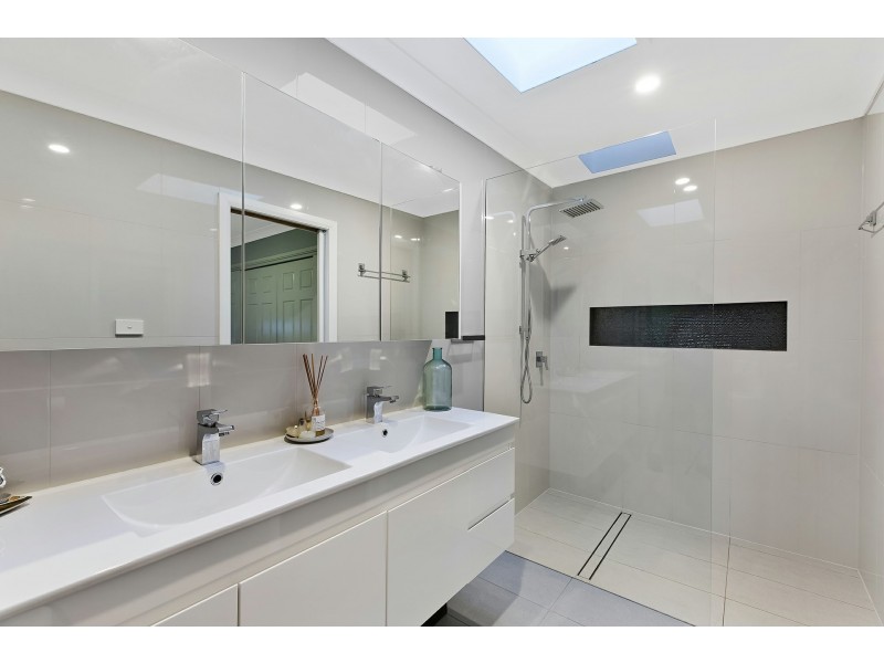 15 Kerry Crescent, Berkeley Vale NSW 2261