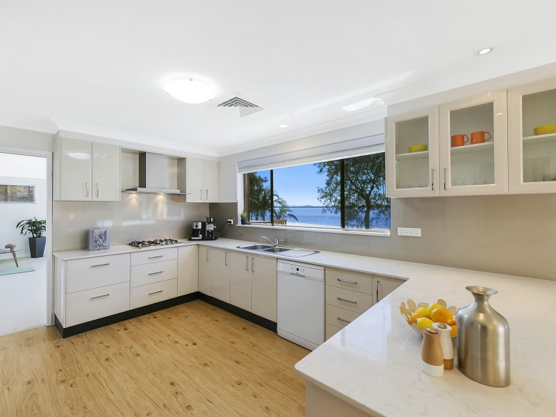 35 Hinemoa Avenue, Killarney Vale NSW 2261