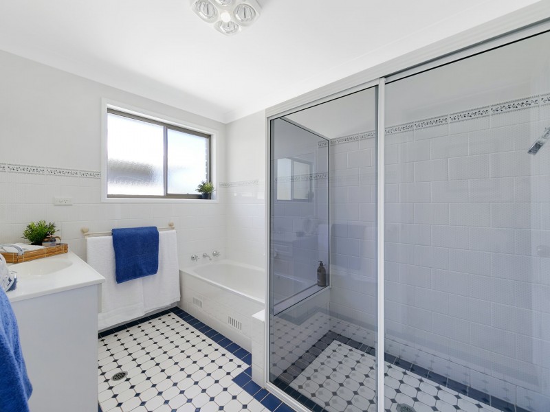 35 Hinemoa Avenue, Killarney Vale NSW 2261