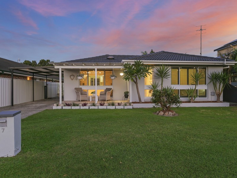 7 Shamrock Drive, Berkeley Vale NSW 2261