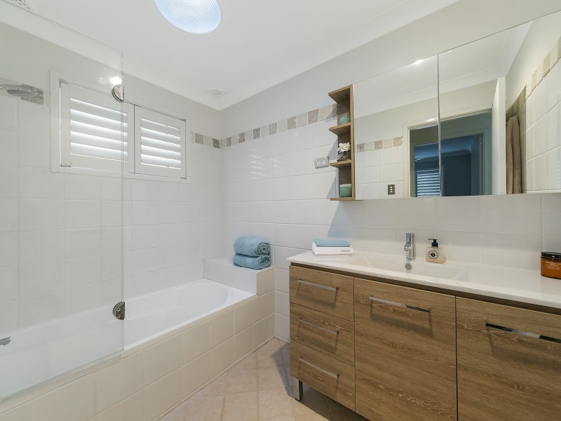 7 Shamrock Drive, Berkeley Vale NSW 2261