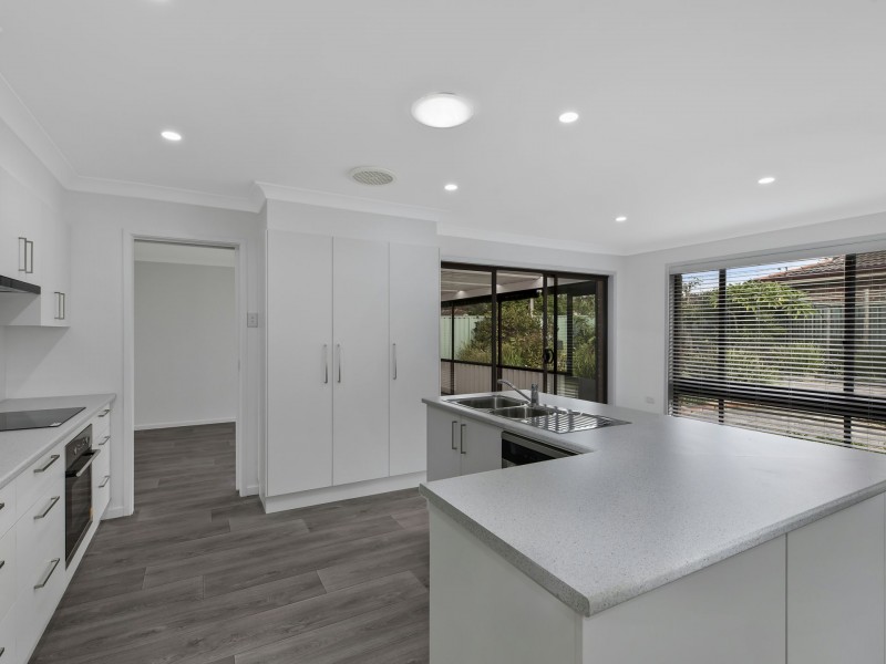 1 Harwood Close, Mannering Park NSW 2259