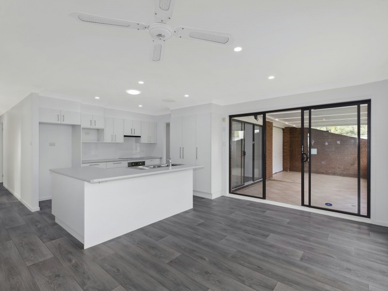 1 Harwood Close, Mannering Park NSW 2259