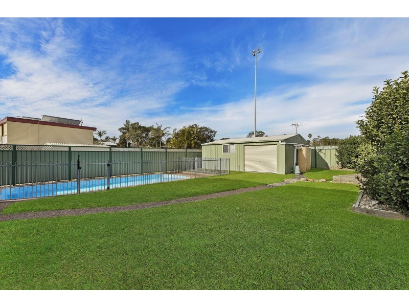 33 Mawson Drive, Killarney Vale NSW 2261