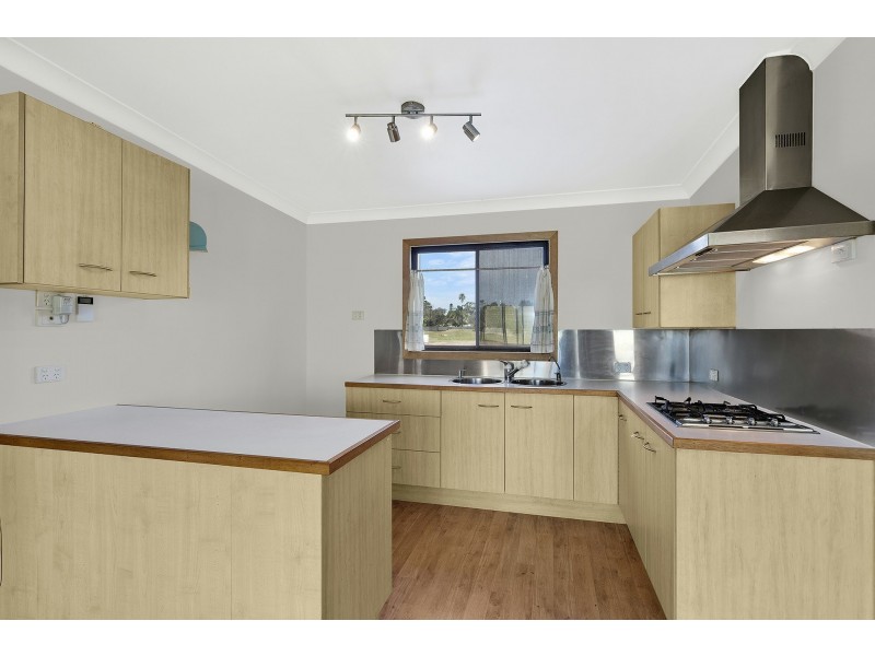 33 Mawson Drive, Killarney Vale NSW 2261