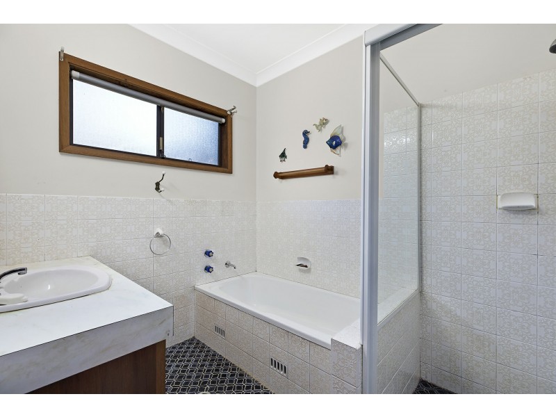 21 Donegal Road, Berkeley Vale NSW 2261