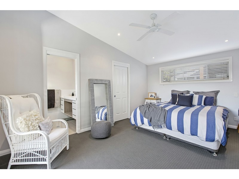 38 Kathleen White Crescent, Killarney Vale NSW 2261