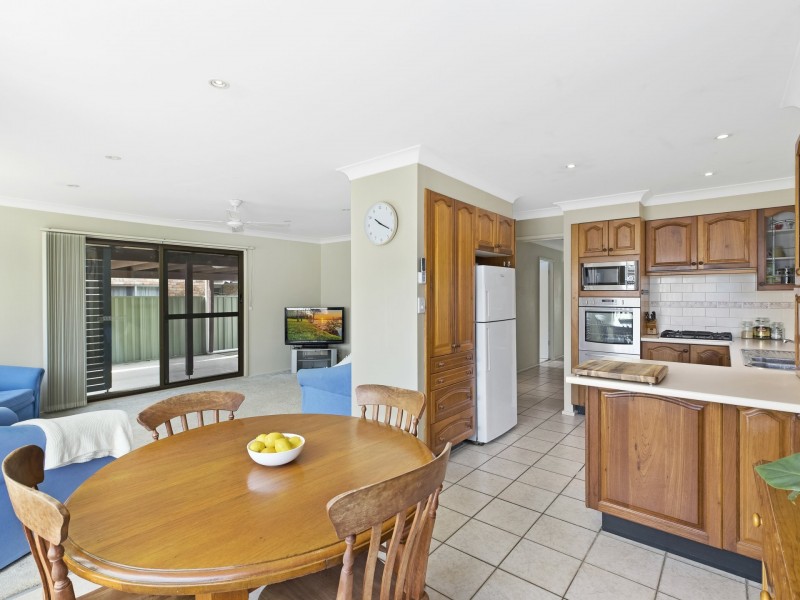 26 Erin Ave, Berkeley Vale NSW 2261
