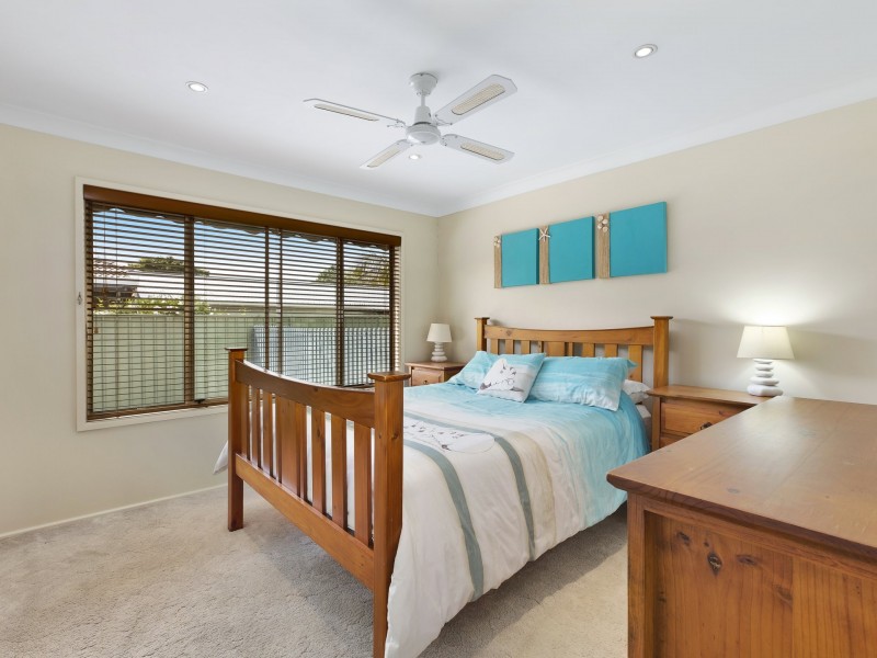 26 Erin Ave, Berkeley Vale NSW 2261