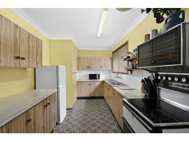 25 Hinemoa Avenue, Killarney Vale NSW 2261