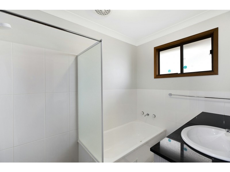 25 Hinemoa Avenue, Killarney Vale NSW 2261