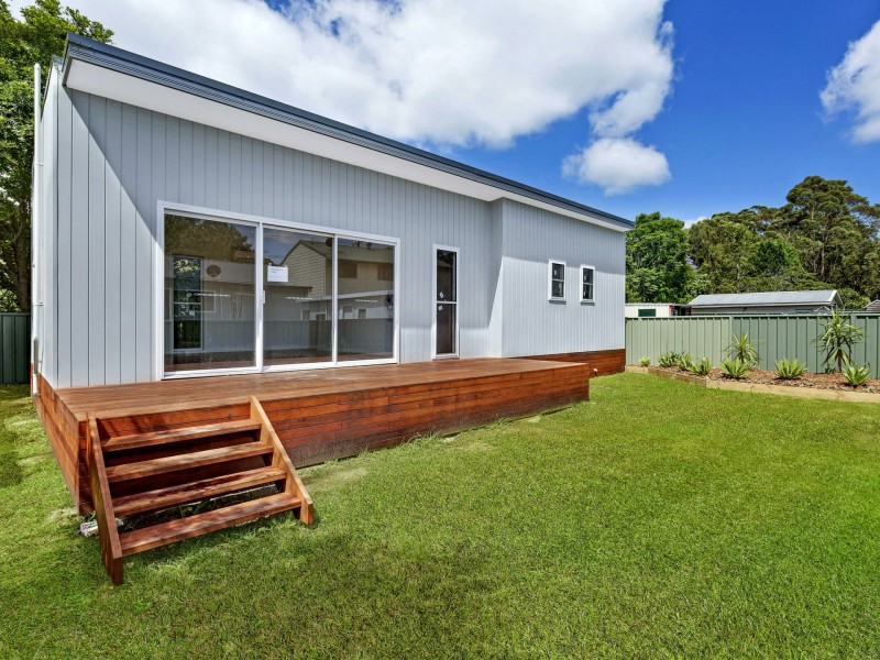 64a Kingsford Smith Dr, Berkeley Vale NSW 2261