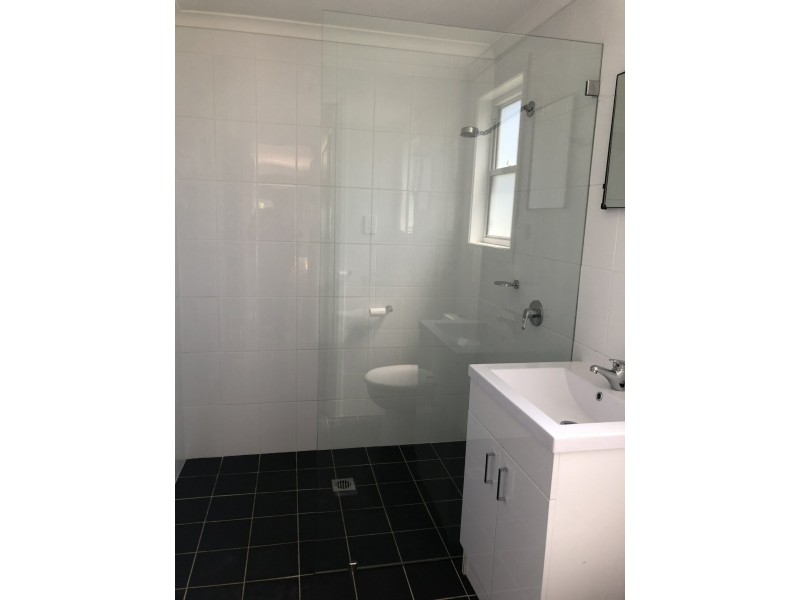 64a Kingsford Smith Dr, Berkeley Vale NSW 2261