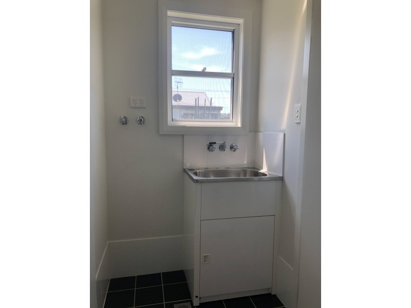 64a Kingsford Smith Dr, Berkeley Vale NSW 2261