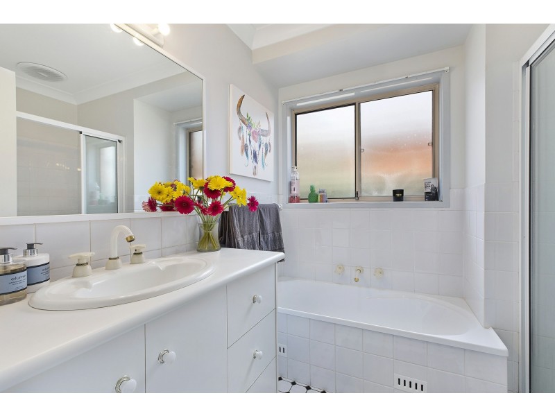 17 Montah Ave, Berkeley Vale NSW 2261