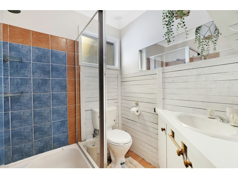 8 Fran Avenue, Berkeley Vale NSW 2261