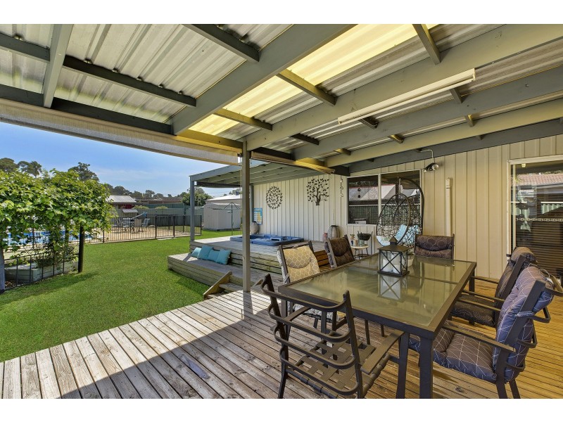 8 Fran Avenue, Berkeley Vale NSW 2261