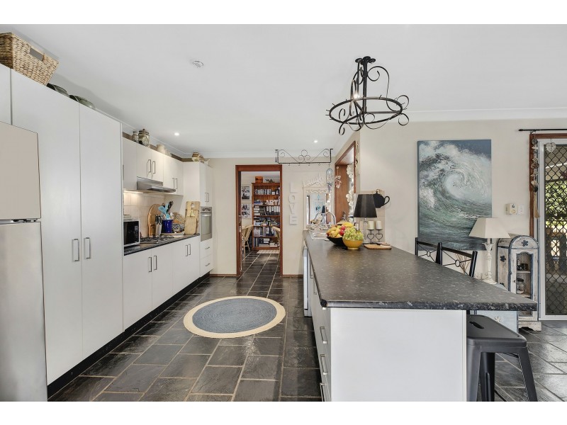 18 Gladys Ave, Berkeley Vale NSW 2261