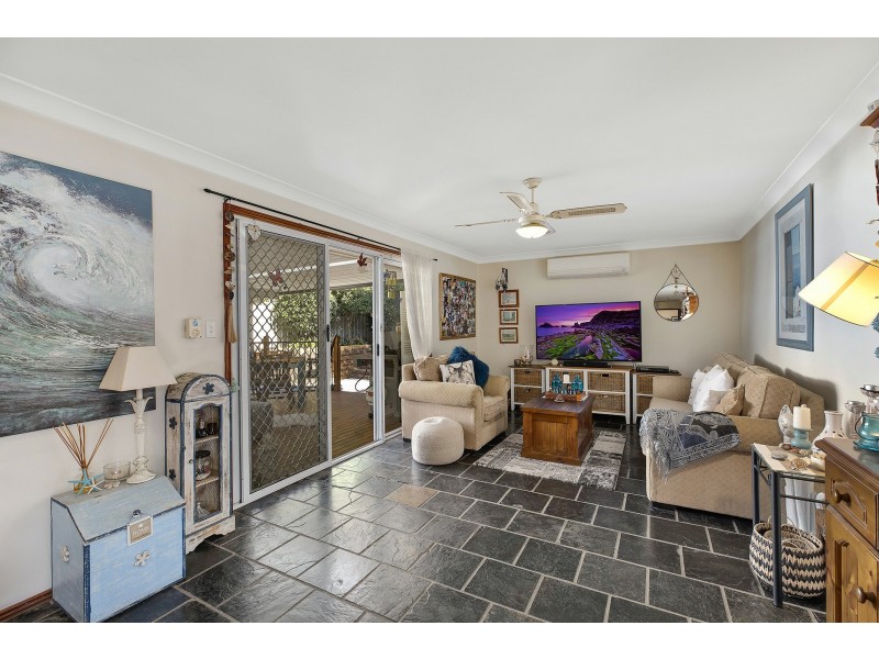18 Gladys Ave, Berkeley Vale NSW 2261