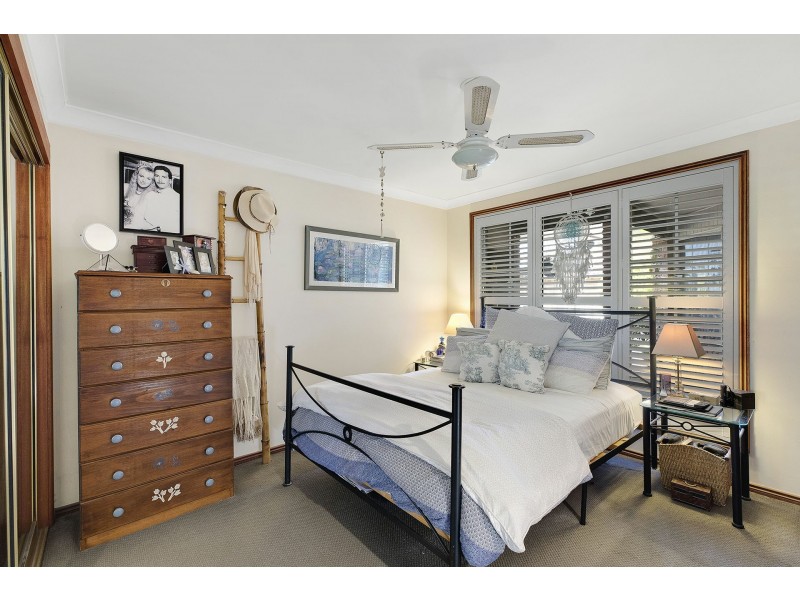 18 Gladys Ave, Berkeley Vale NSW 2261