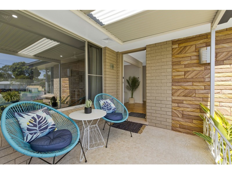 39 Laguna Parade, Berkeley Vale NSW 2261