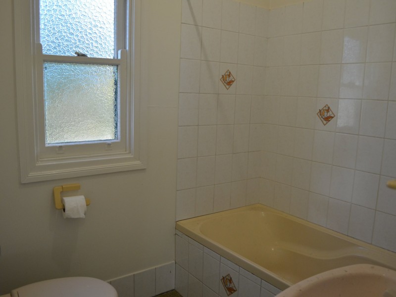 63 Lakedge Ave, Berkeley Vale NSW 2261