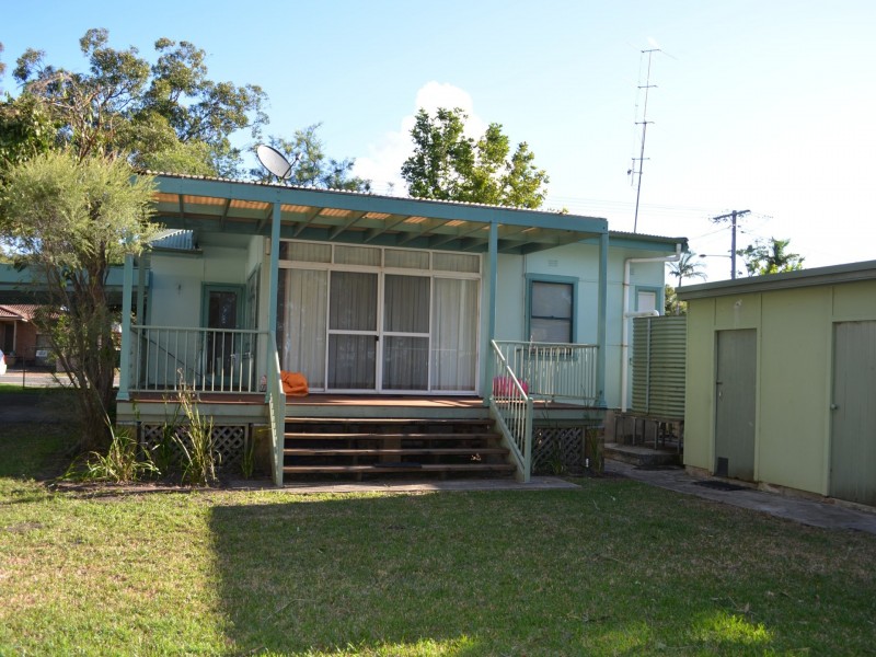 63 Lakedge Ave, Berkeley Vale NSW 2261