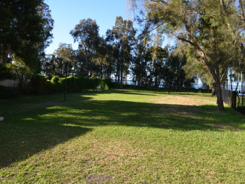 63 Lakedge Ave, Berkeley Vale NSW 2261
