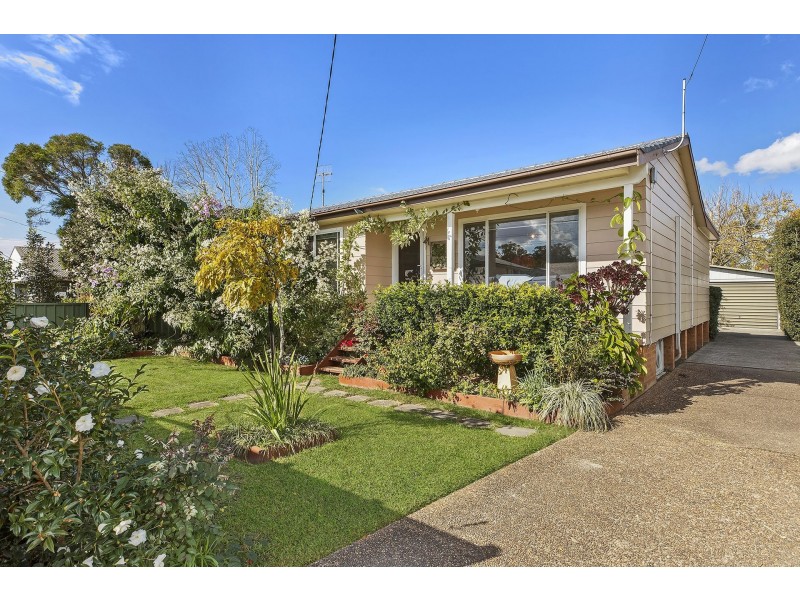 34 Buckingham Road, Berkeley Vale NSW 2261