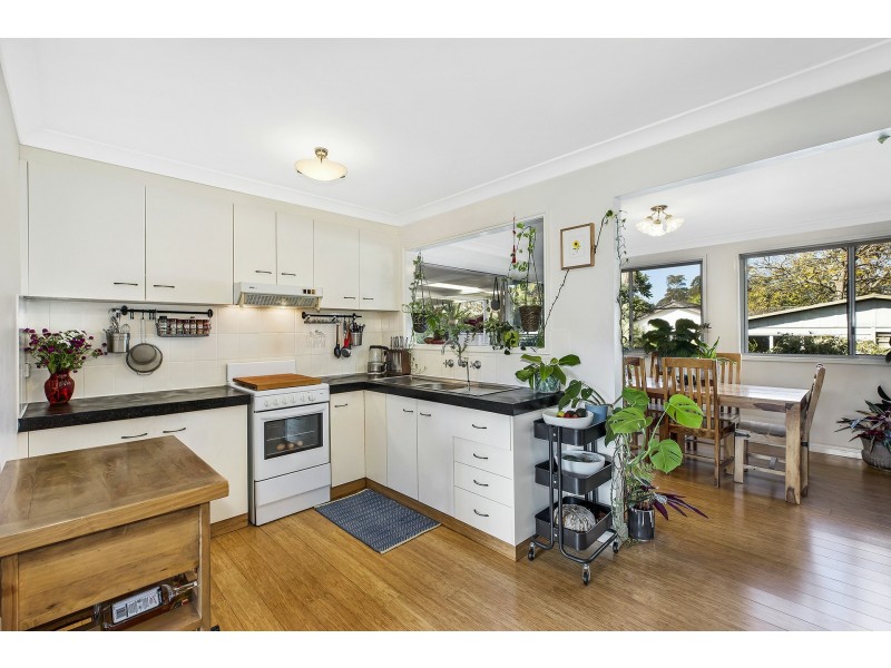 34 Buckingham Road, Berkeley Vale NSW 2261
