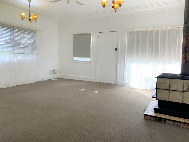 42 Flinders Avenue, Killarney Vale NSW 2261