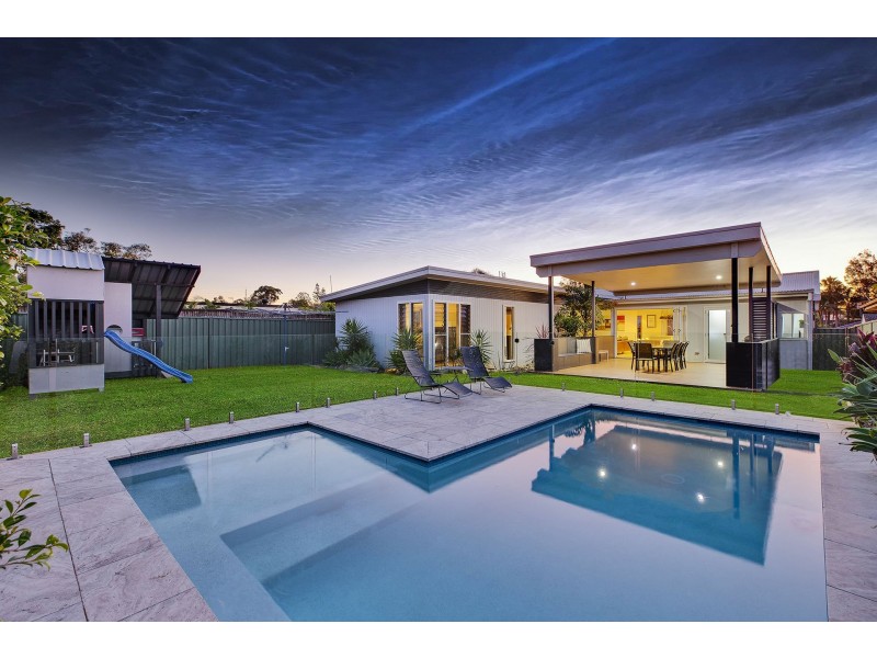 26 Hume Boulevard, Killarney Vale NSW 2261