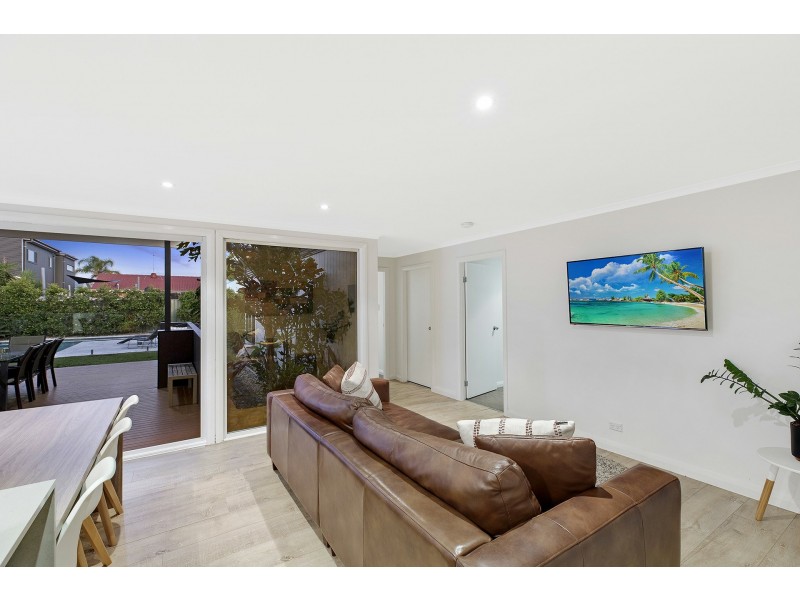 26 Hume Boulevard, Killarney Vale NSW 2261