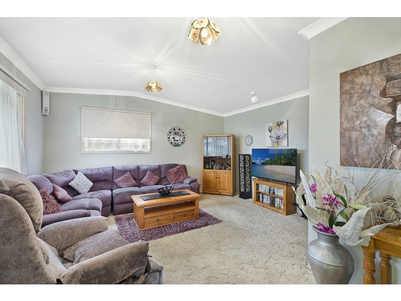 22 Kathleen White Crescent, Killarney Vale NSW 2261