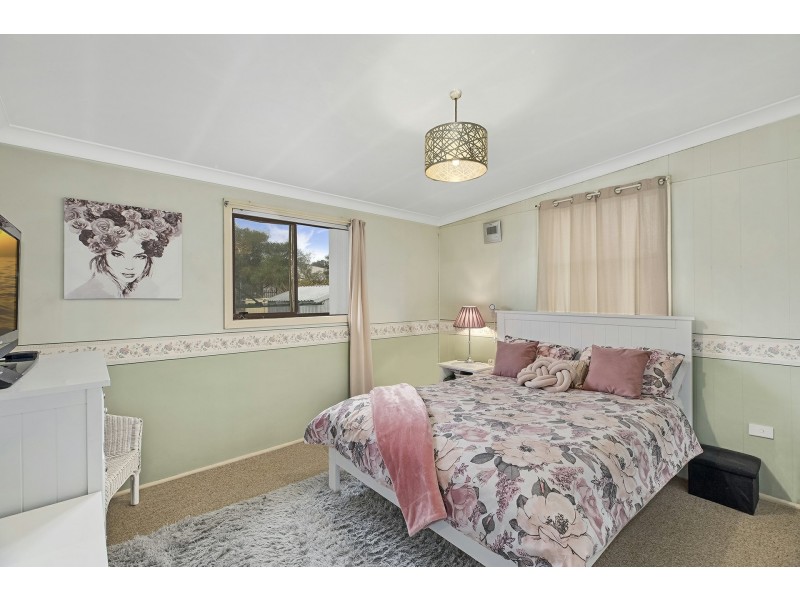 22 Kathleen White Crescent, Killarney Vale NSW 2261