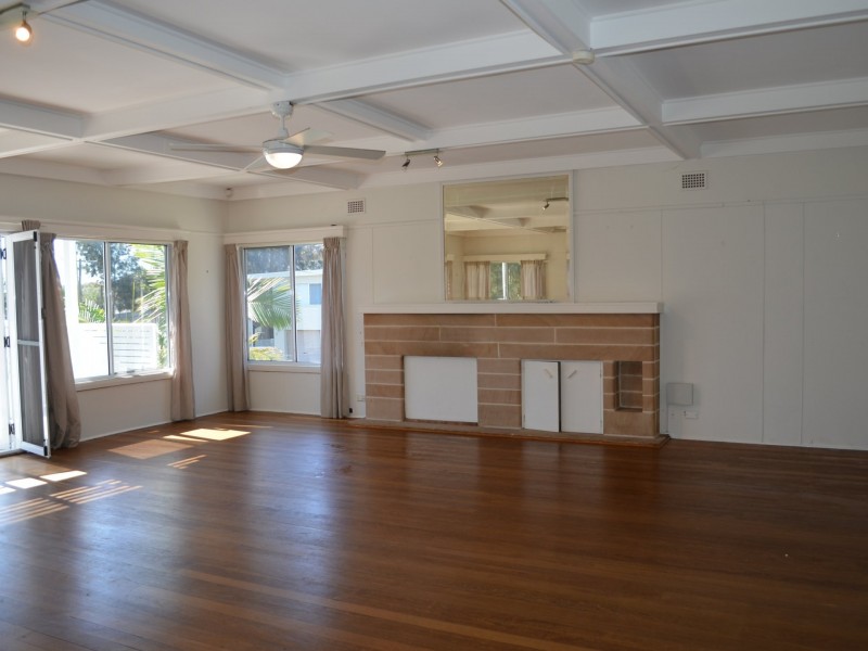 1/4 Lucinda Ave, Killarney Vale NSW 2261