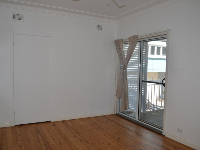 1/4 Lucinda Ave, Killarney Vale NSW 2261